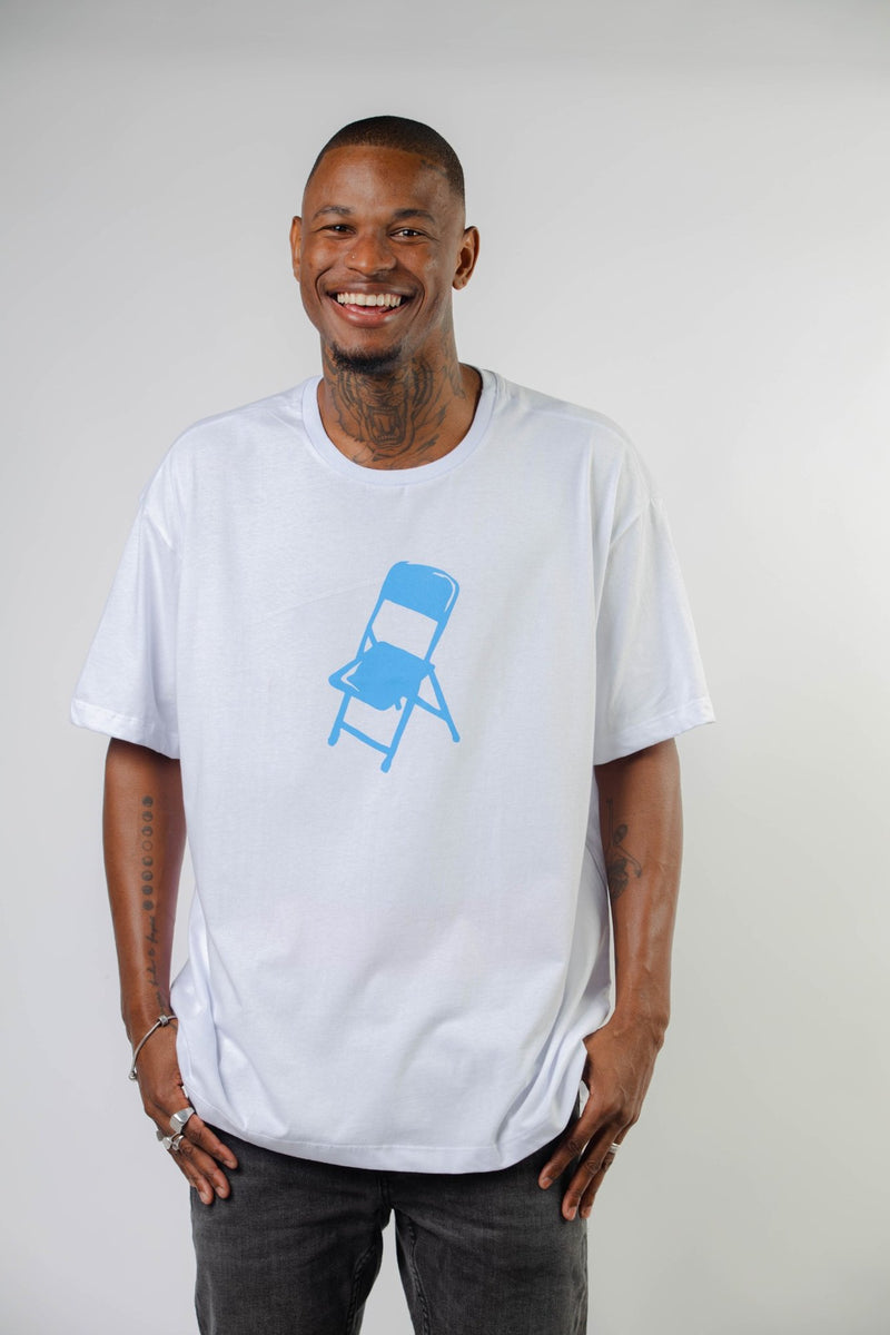 T-SHIRT CHURRASQUINHO BRANCA/AZUL