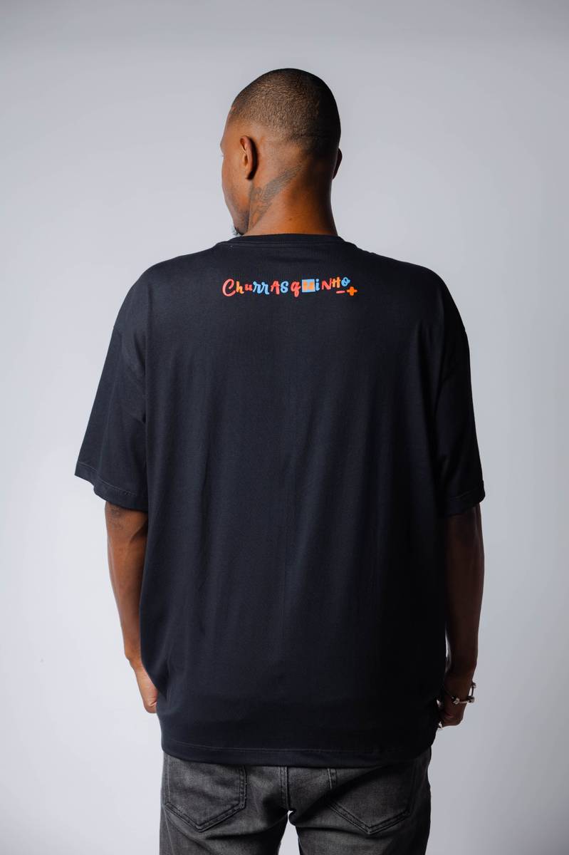 T-SHIRT CHURRASQUINHO PRETA
